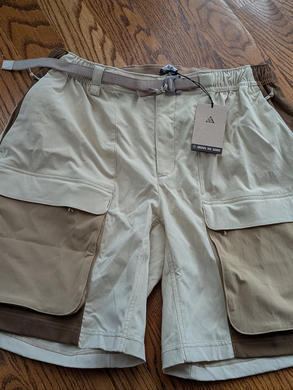NEW! Men's Nike ACG Smith Summit Cargo Shorts Size Large - Picture 3 of 7